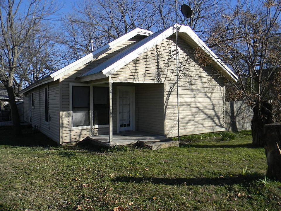 1st image of 209 N Mesquite St