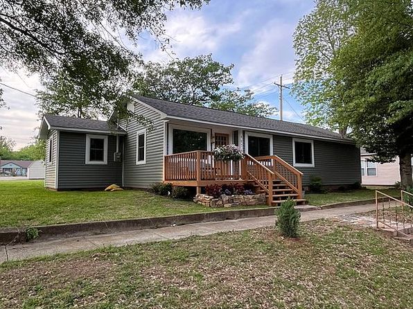 907 Maple Ave