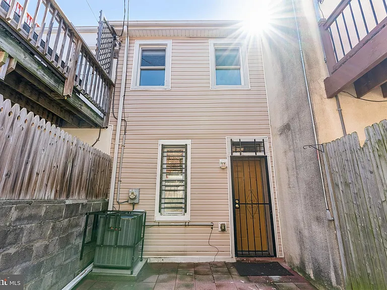 214 N Madeira St — Photo 27