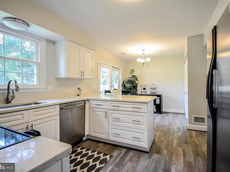 13527 Point Pleasant Dr — Photo 8