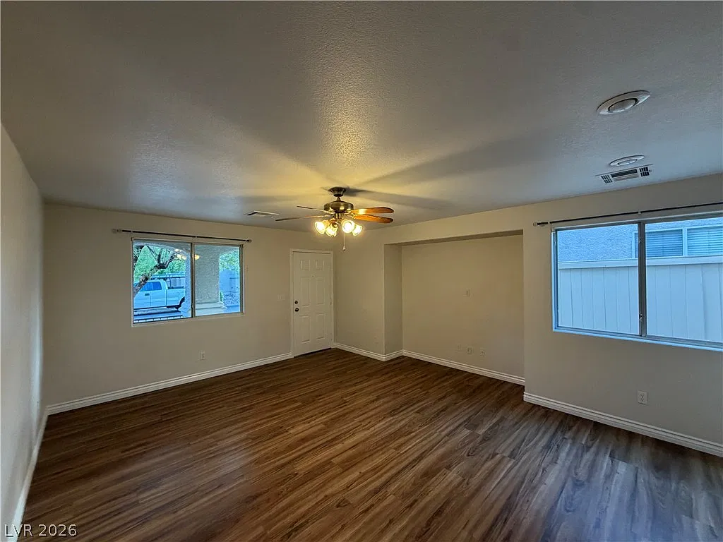 3 bed, 2.5 bath, 1486 sqft, $2,000 — Photo 3