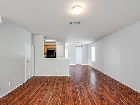 2nd image of 524 Rolling Oak Dr