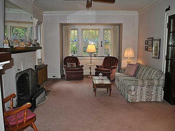 2nd image of 223 W 21st St