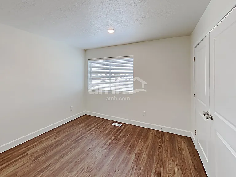 1399 E Perelle Ln — Photo 16