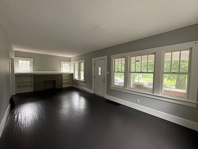1454 E Main St — Photo 6