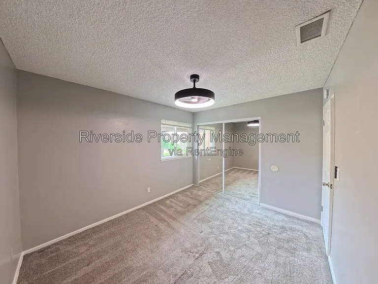 5025 Pearblossom Dr — Photo 24