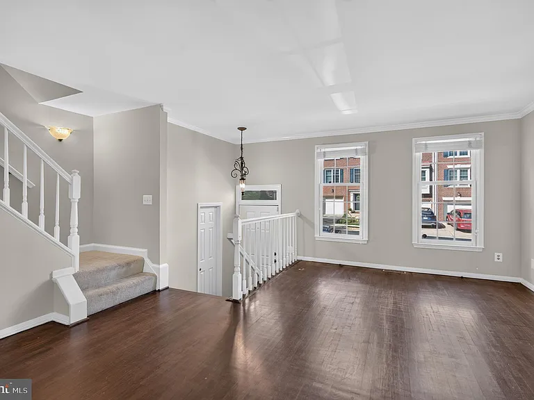 341 S Pickett St — Photo 7