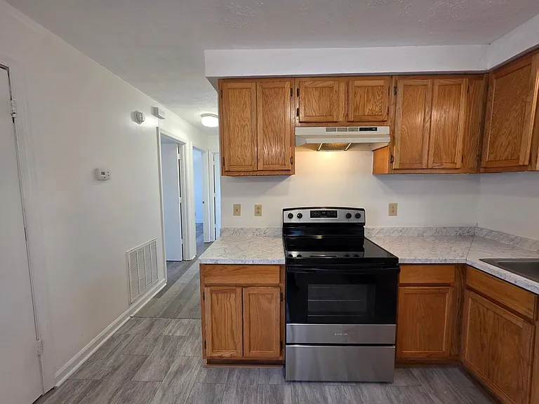 386 Elaine Dr — Photo 6