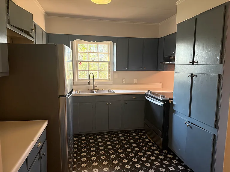 101 College Cir — Photo 3