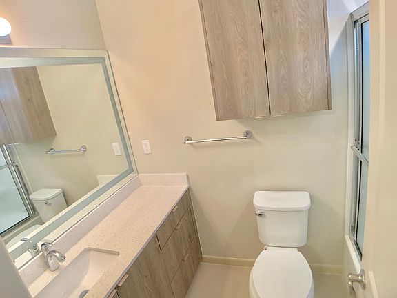 5th image of 512 Newport Ave APT 1