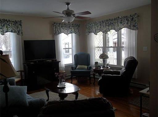 5th image of 111 Essex St