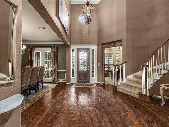 4th image of 704 Landsbury Ct