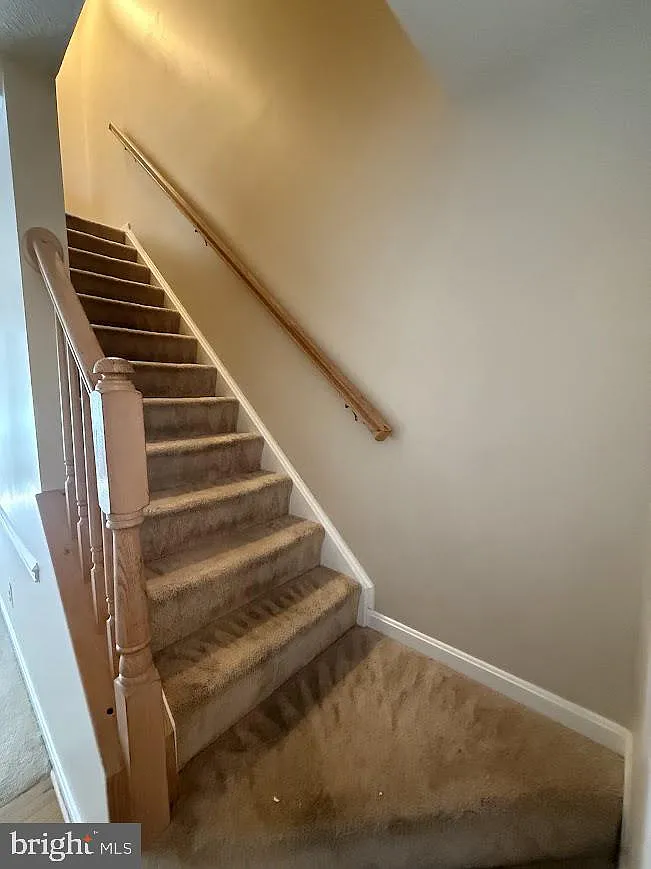 3 bed, 3.5 bath, 2366 sqft, $2,500 — Photo 4