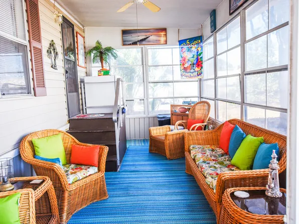 319 15th St, Panama City Beach, FL 32413