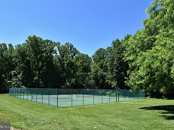4th image of 518 Southhampton Ln