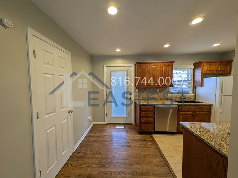 709 SE Green St — Photo 5