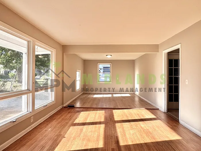 3 bed, 1.5 bath, 1371 sqft, $1,350 — Photo 3