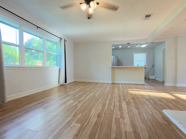 501 Mills Ave — Photo 3