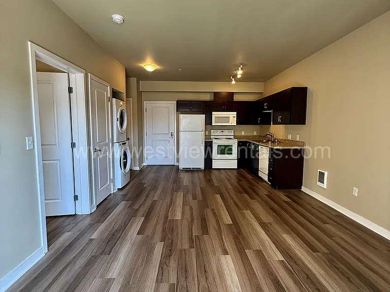 200 E Maple St — Photo 183