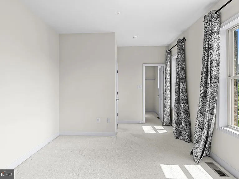 22237 Fulmer Ave — Photo 5
