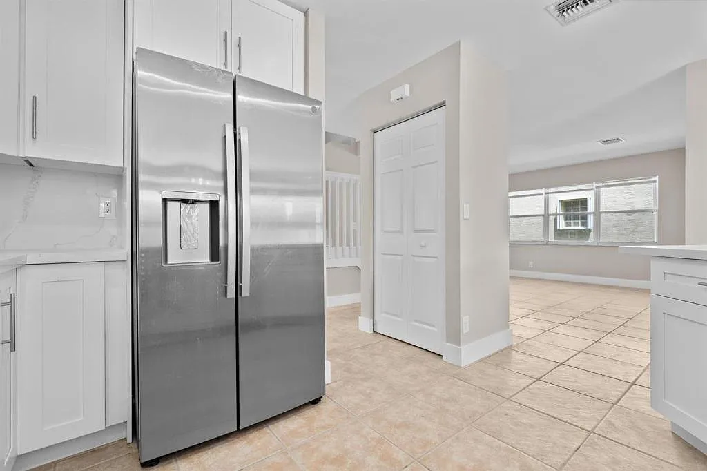 4250 NW 1st Pl #1 — Photo 3