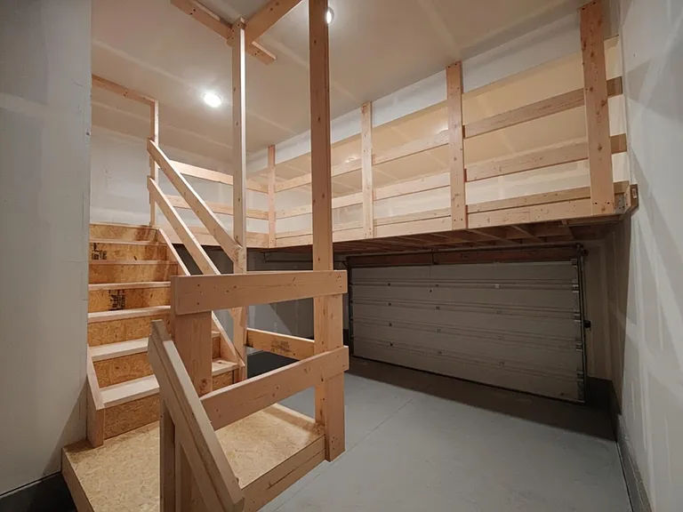 Storage Loft in garage

Over 220 square feet of additional storage space for seasonal outdoor equipment and holiday decorations