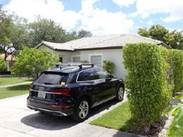 16307 NW 91st Ave, Miami Lakes, FL 33018