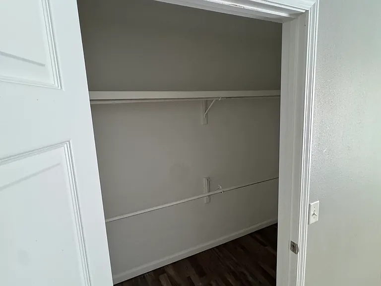 1012 E Chestnut St — Photo 13