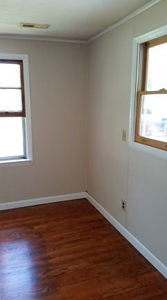 3rd image of 217 Sherry St