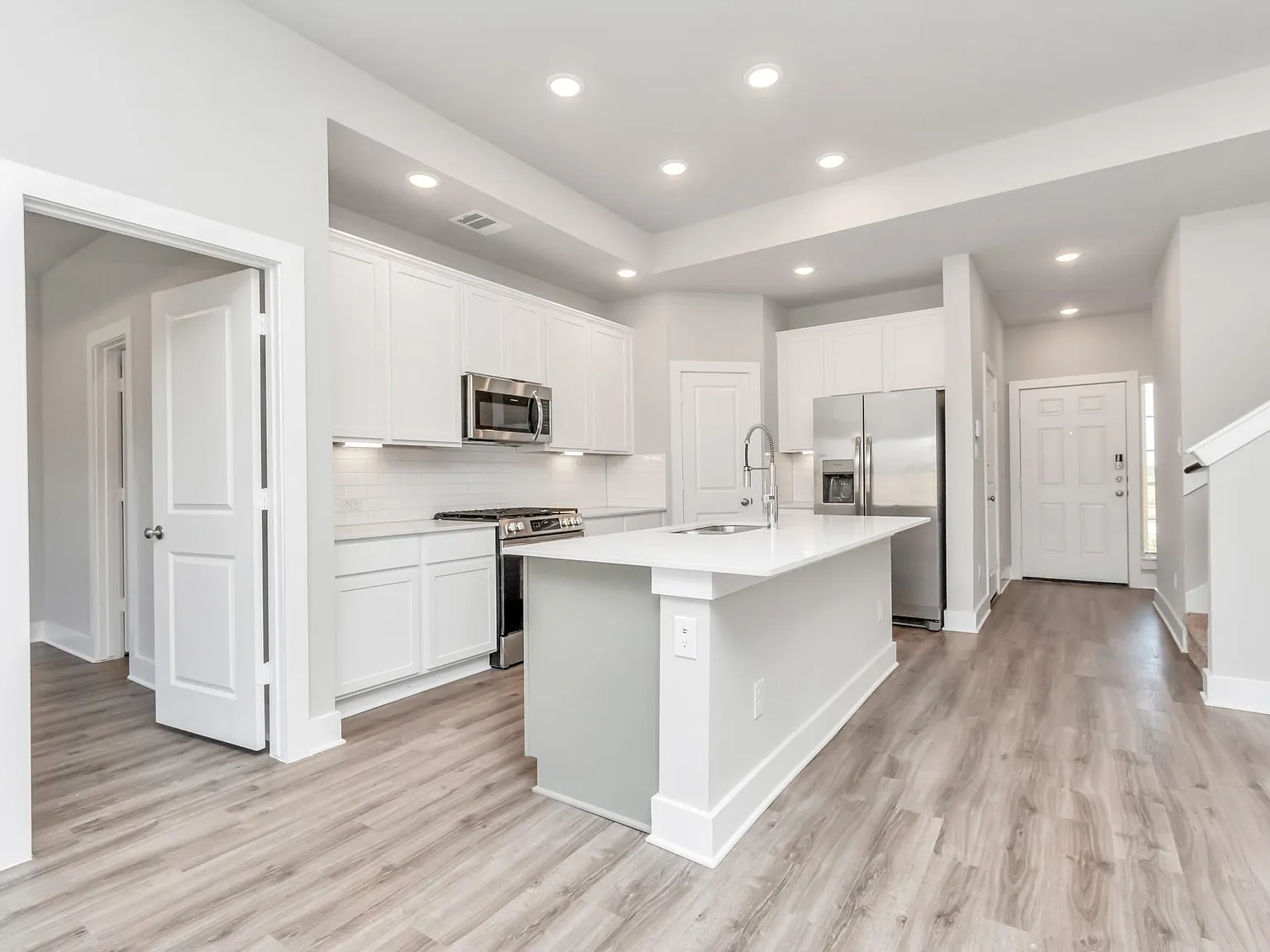 4 bed, 2.5 bath, 1804 sqft, $3,250 — Photo 4