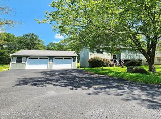 1152 Steele Cir, Bushkill, PA 18324