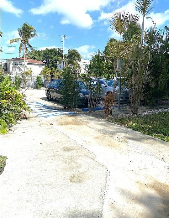 1st image of 450 NE 62nd St #6