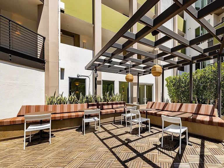 Outdoor Seating Area and BBQ | Brio Apartments | Apartment in Glendale, CA