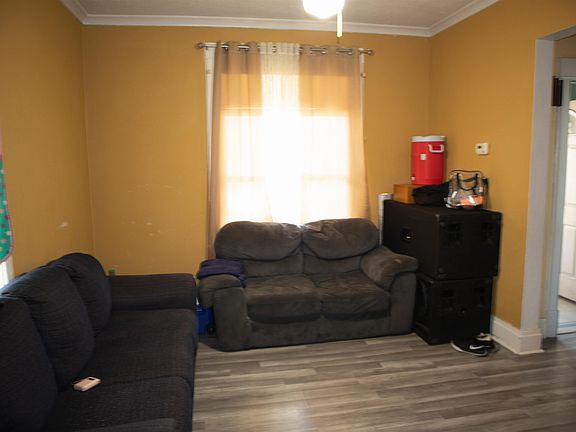 5th image of 1515 Summit St
