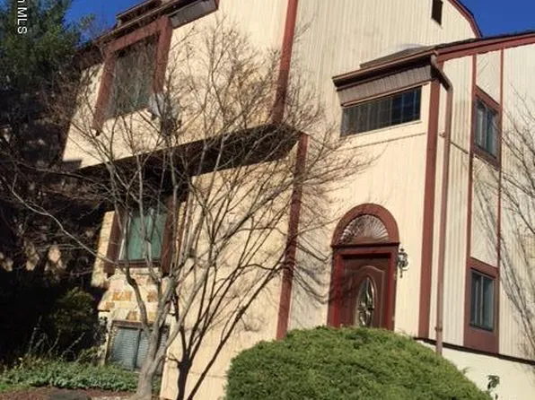 6 Emerald Ln, Old Bridge, NJ 08857