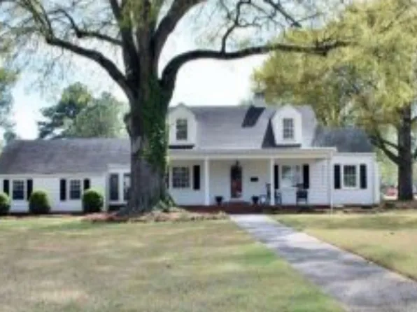 1009 W Harnett St, Dunn, NC 28334
