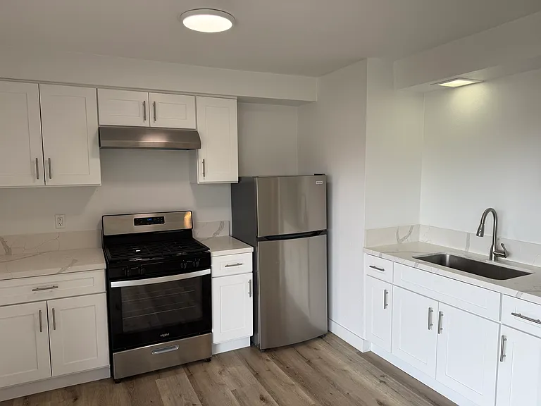 74 N Laurel St #78 — Photo 6