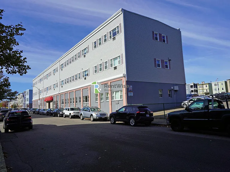 740 E 7th St — Photo 11