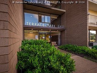 3rd image of 2106 Kanawha Blvd E APT 509