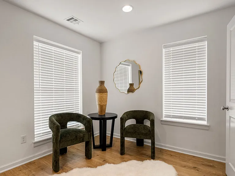 Now offering One & Half Month Free Rent *Advertised Rate is Reflective of Special Offer!* — Photo 52