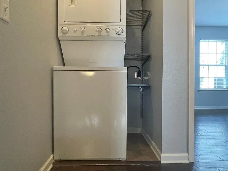 1897 W Stone St #3 — Photo 10
