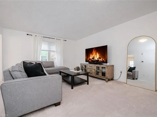 525 Cavanagh Ln, Milton, ON L9T 8G4