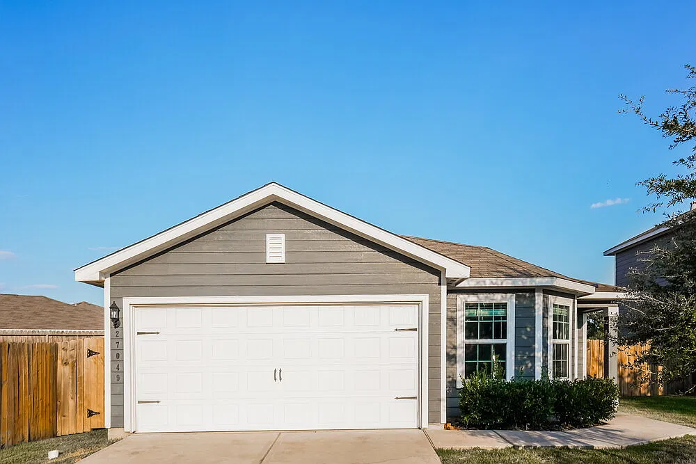 4 bed, 2.0 bath, 1787 sqft, $1,850 — Photo 1