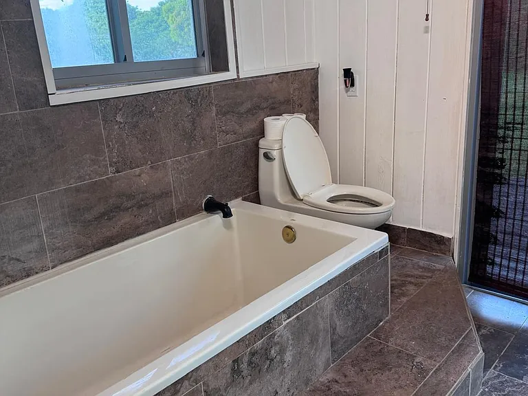 5250 Rock Island Rd — Photo 5