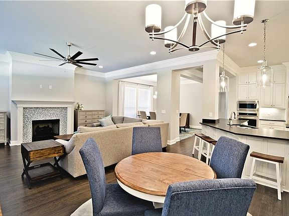 4th image of 6006 SW Broadway St