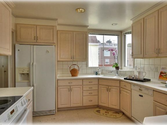5th image of 219 Monticello St