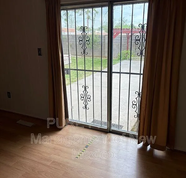 536 Arizona St SE — Photo 14