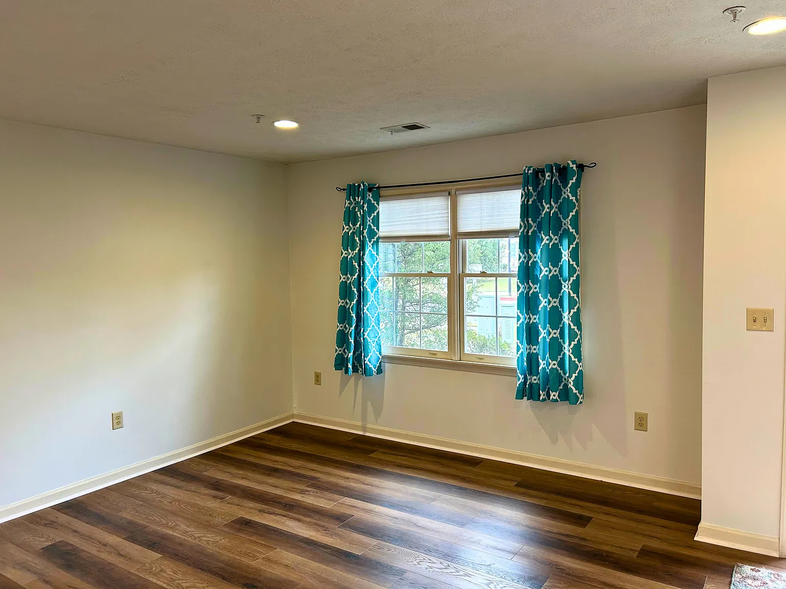 1 bed, 1.5 bath, 1102 sqft, $1,500 — Photo 2