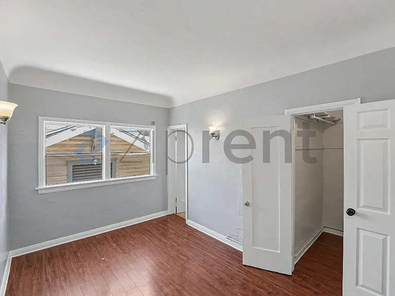 2633 E 56th St #5 — Photo 13