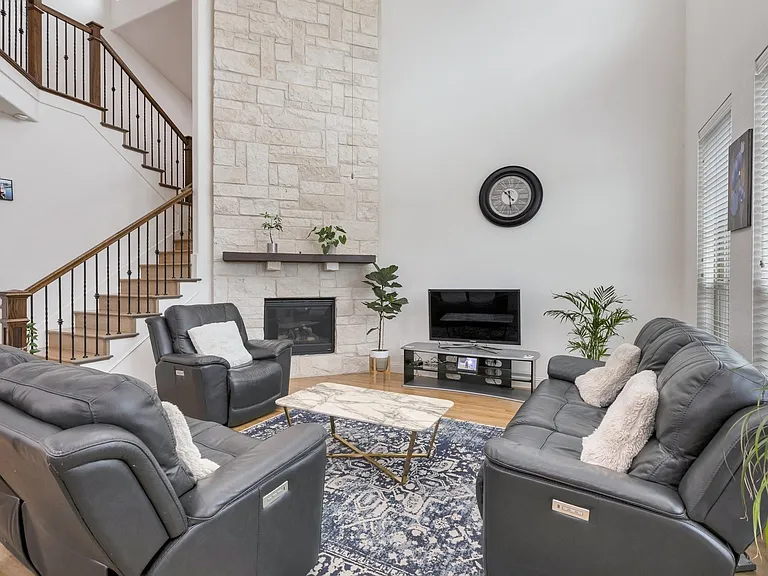 2464 Castle Ridge Dr — Photo 7